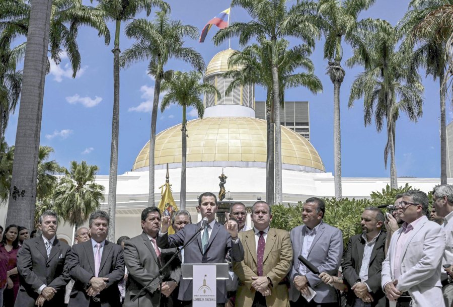 FOTO AFP-NA PRESIDENTE INTERINO. Guid&oacute; habla ante la prensa en el Palacio Legislativo Federal, en Caracas.