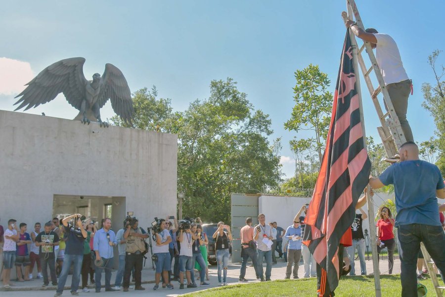 FOTO NA A MEDIA ASTA./ Una clara se&ntilde;al de duelo.