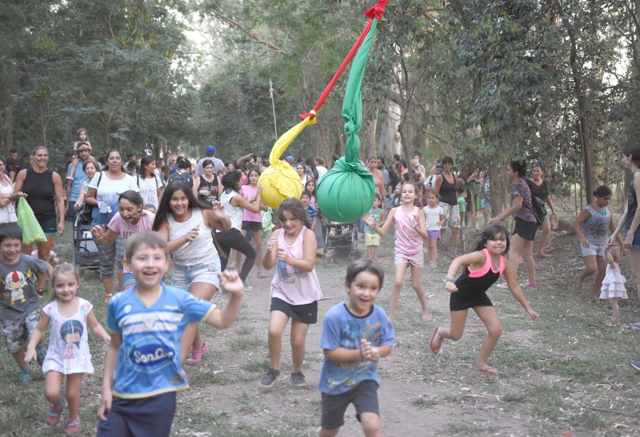 FOTO CP// AVENTURAS EN EL BOSQUECITO./ Para no perd&eacute;rselas hoy, desde las 18:30.