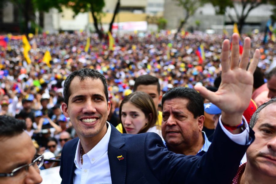 FOTO AFP JUAN GUAIDO. El l&iacute;der opositor fue recibido por sus seguidores en Venezuela.