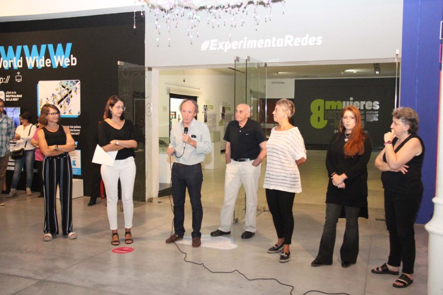FOTO J.BARRERA APERTURA. Autoridades, artistas y curadores en el acto inaugural de la serie de muestras en el CCVM.  AFICHES. En el Museo de la Fotograf&iacute;a se habilit&oacute; una muy interesante muestra ligada al cine.