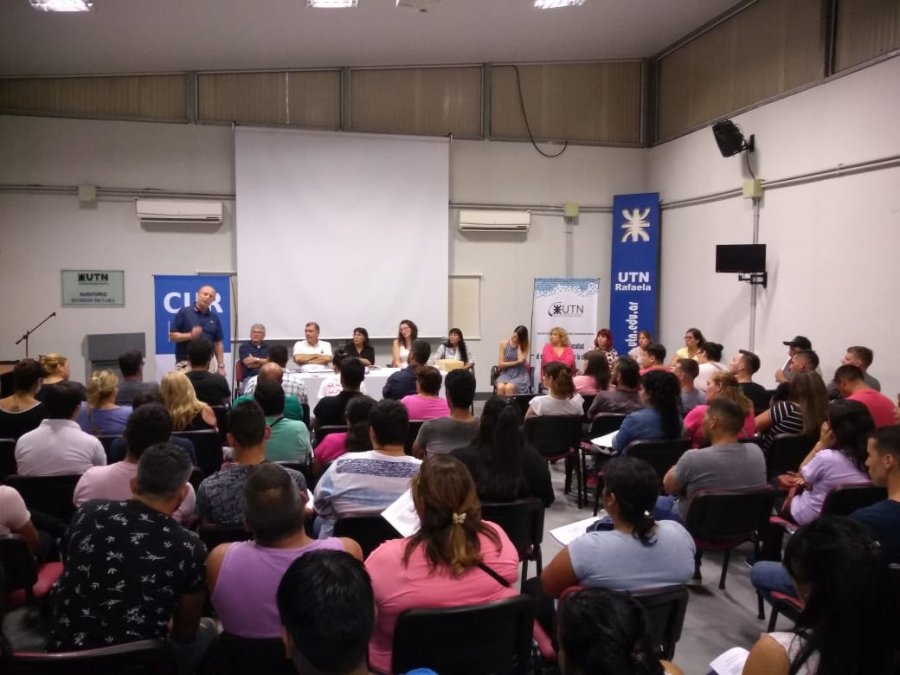 FOTO PRENSA UTN// BACHILLERATO PARA ADULTOS// En este ciclo lectivo ingresaron 108 alumnos.