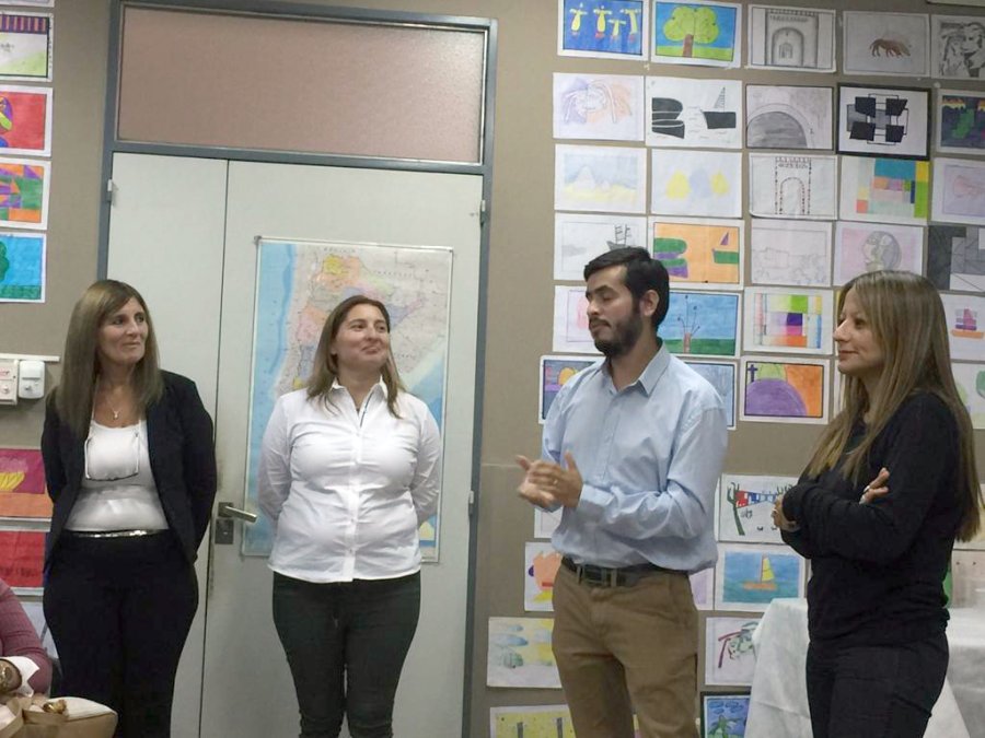 FOTO ESCUELA VECCHIOLI PRESENTACION. Mar&iacute;a Eugenia Marzioni, Vanina Mendoza, Alejandro Fr&iacute;as y Carolina Pelegry.