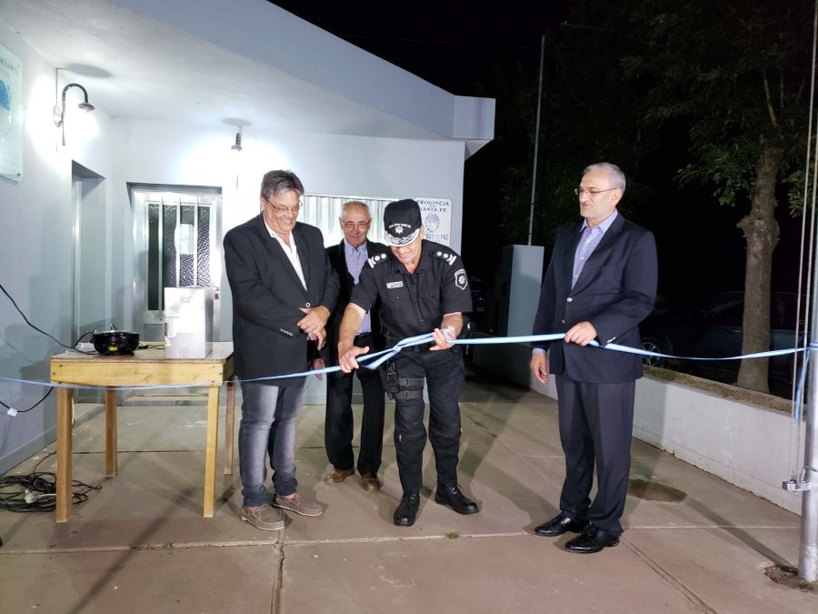 FOTO PRENSA AC// INAUGURACION./ Arccidi&aacute;cono, Baronetto, Garc&iacute;a y Calvo en el corte de cintas.