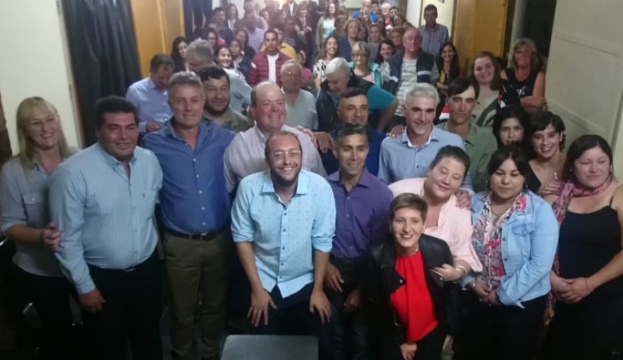 FOTO PRENSA OM// FRENTE PROGRESISTA./ Los candidatos locales junto al legislador provincial.