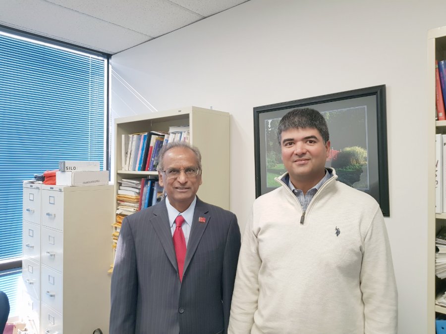 FOTO UTN RAFAELA REUNION. Raghavendra junto a Adri&aacute;n Trigueros.