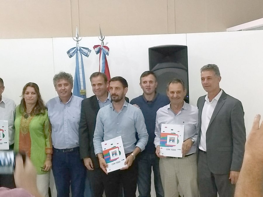 FOTO PRENSA COMUNA// CONVENIO./ Fue celebrado recientemente en el Centro C&iacute;vico de Rafaela.