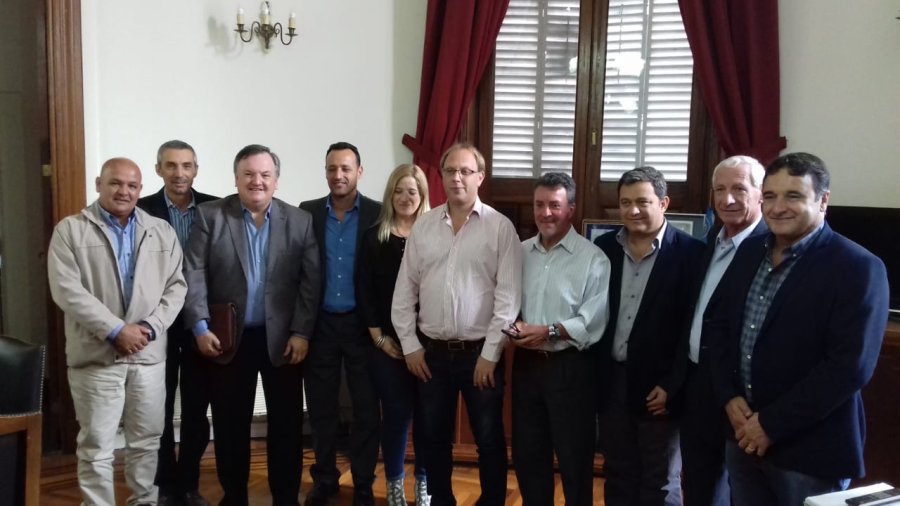 FOTO PRENSA FM// CONVENIO./Quienes participaron de la firma del acuerdo.