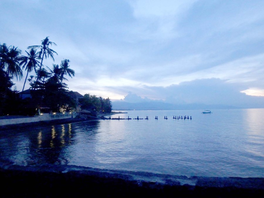 FOTO A. VOLPATO LAGO TOBA. Gran lago de origen volc&aacute;nico de 100 kil&oacute;metros de largo y 30 kil&oacute;metros de ancho, situado en el centro de la zona septentrional de Sumatra. UN PARAISO. Cae la tarde en la Isla de Bali, &iquest;qu&eacute; m&aacute;s se puede decir? FLORES. La r