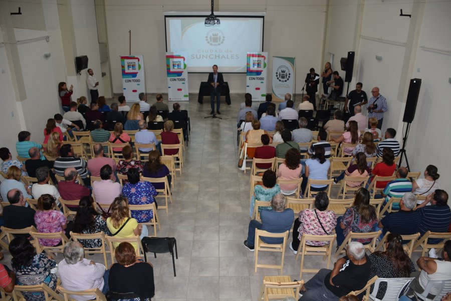 FOTO COMUNICACION// ENTREGA./ Vista general del acto celebrado en la Casa de la Historia y la Cultura del Bicentenario de Sunchales.