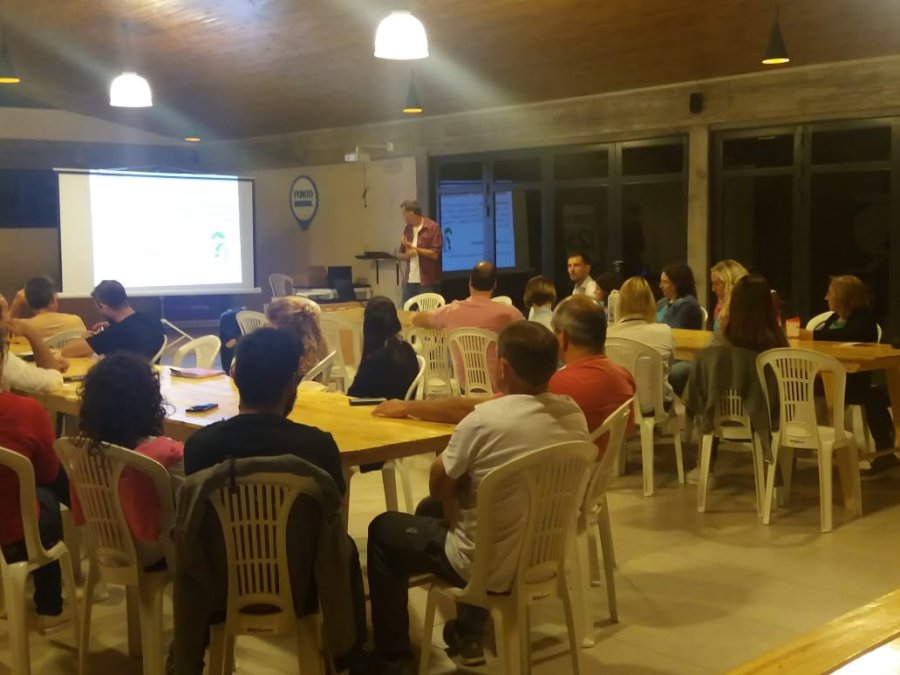 FOTO PRENSA COMUNA./ TALLER EMPRENDEDOR./ Vista general de la reciente realización. VIVIENDAS./ El acuerdo fue celebrado en Frontera.