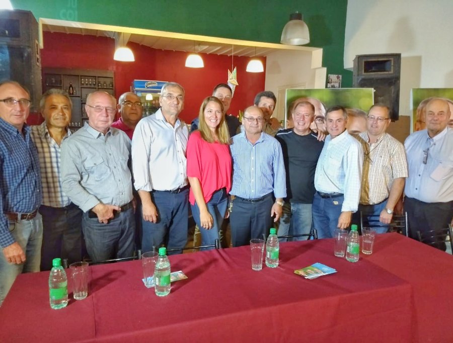 FOTO PRENSA AC// HUGO MICHELINI./ Rodeado de las autoridades y aspirantes que le brindaron su aporte.