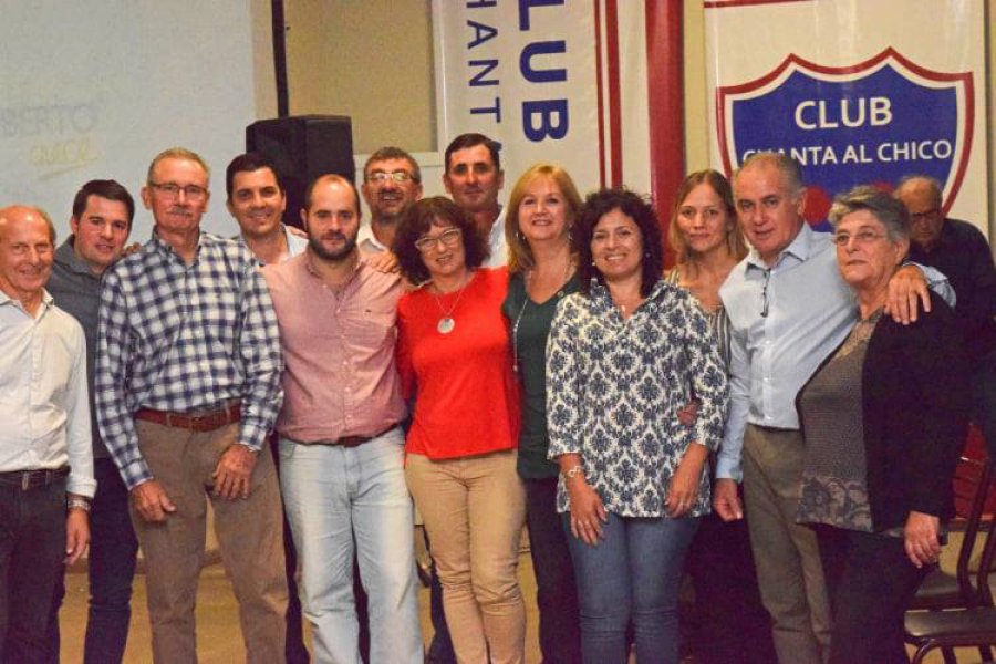 GRUPO./ El actual titular de la Comuna con el equipo que lo acompa&ntilde;a en la campa&ntilde;a para el nuevo per&iacute;odo.