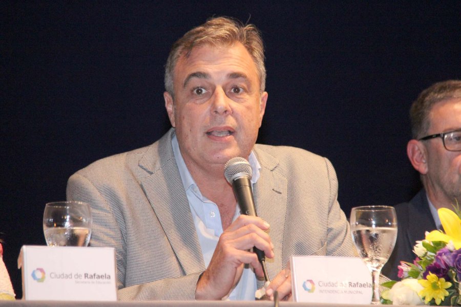 FOTO J. BARRERA ACTO DE APERTURA. Castellano y Asc&uacute;a presidieron la ceremonia en el Cine Teatro Belgrano.