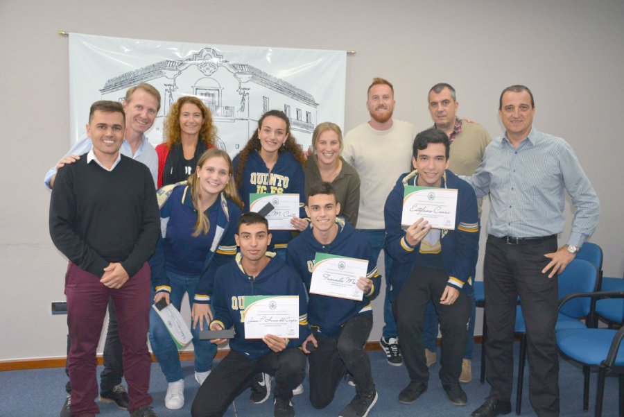 FOTO COMUNICACION./ INTENDENTE POR UN DIA:/ Junto a Toselli y otros integrantes del Ejecutivo, vista  de los j&oacute;venes en la reuni&oacute;n de Gabinete.
