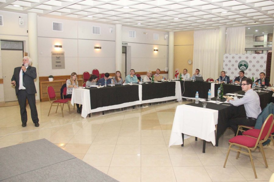 FOTO J. BARRERA ANALISIS PRESUPUESTARIO. Hern&aacute;ndez present&oacute; la primera parte del informe en el CCIRR.