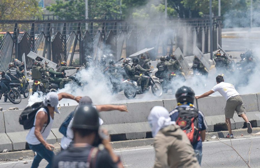 FOTO AFP-NA CARACAS. No cede la tensi&oacute;n en la capital venezolana.