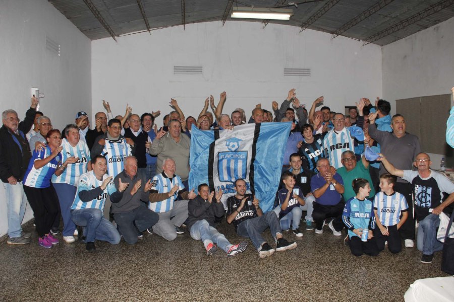 FOTO F. MELCHIORI// CELEBRACI&Oacute;N ./Los racinguistas festejaron el &uacute;ltimo t&iacute;tulo de la Academia.