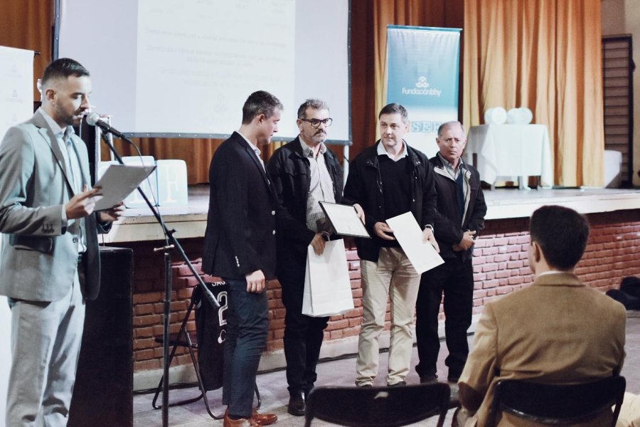 FOTO PRENSA FUNDACION// DECLARATORIA./ Tres ediles  entregaron la declaraci&oacute;n de Inter&eacute;s cultural y educativo