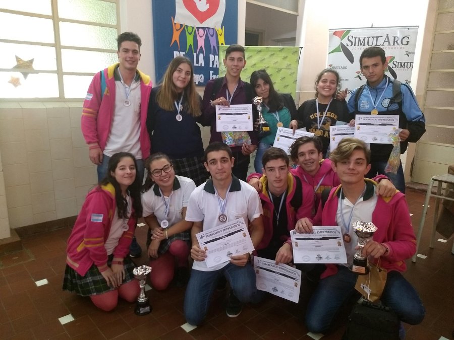 FOTO PRENSA MISERICORDIA// FORO DE LA FINAL./ El grupo que logr&oacute; consagrarse en los primeros puestos del certamen.
