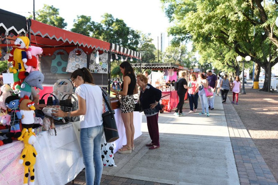 FOTO CP// FERIA./ El s&aacute;bado desde las 12 se desarrollar&aacute; en la Plaza 25 de Mayo.
