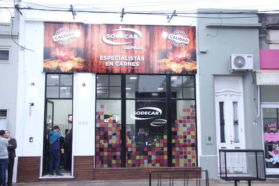 FOTO J. BARRERA APERTURA. El local de Sodecar Carnes en Bv. Lehmann 634.