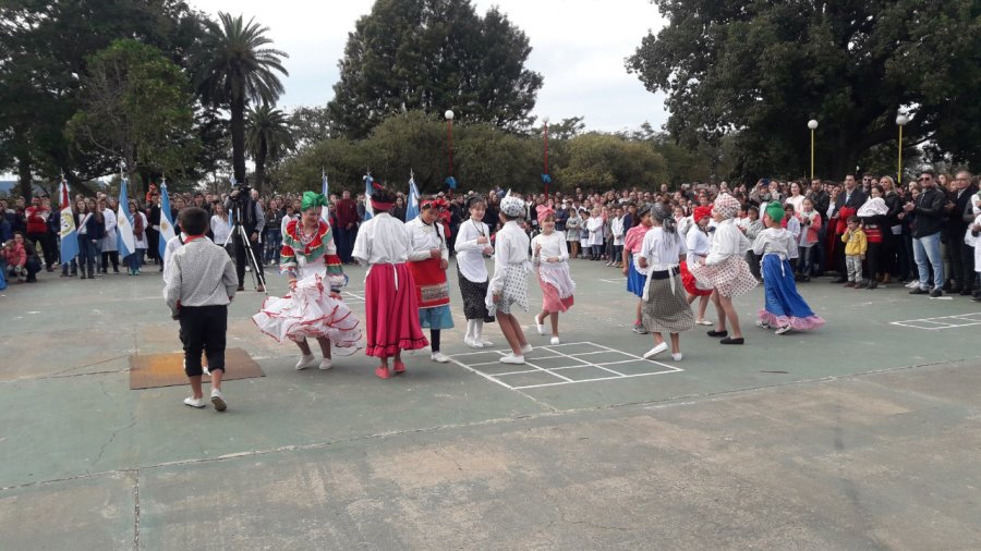 FOTO PRENSA COMUNA// 25 DE MAYO//Las danzas configuraron un gran atractivo en la realizaci&oacute;n.