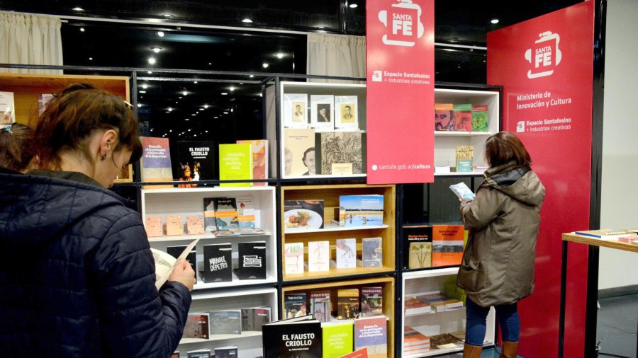 FOTO SCS// FERIA DEL LIBRO./ Tendr&aacute; lugar hasta el 10 de junio en Rosario.