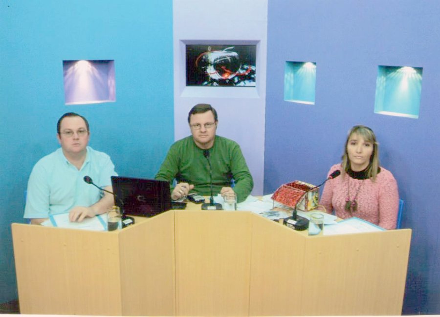 EN EL ESTUDIO./ Adri&aacute;n Gozzi, Dar&iacute;o Bonino y Gabriela Gozzi.