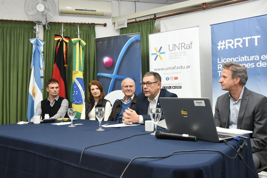 FOTO COMUNICACION UNRAF// PRESENTACION./Las autoridades en momentos en que el rector, Rub&eacute;n Asc&uacute;a  abre el encuentro.