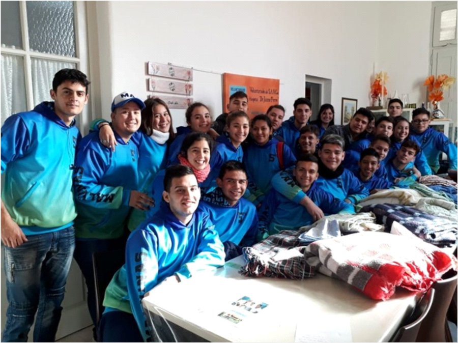 FOTO PRENSA VOLUNTARIADO// DONATIVO./ Momentos en los que fue efectivizada la entrega solidaria.