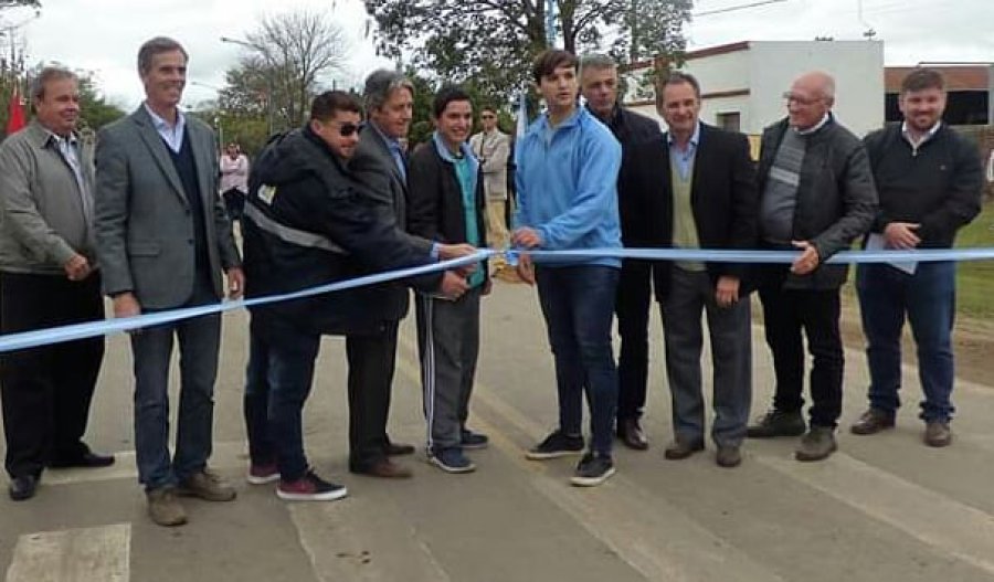 FOTO PRENSA COMUNA// CORTE DE CINTAS// Las autoridades dejaron formalmente habilitada la obra.