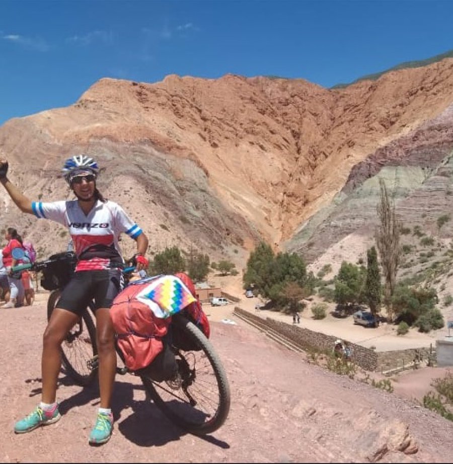 YINYU RISSO.// En Jujuy con su bicicleta.