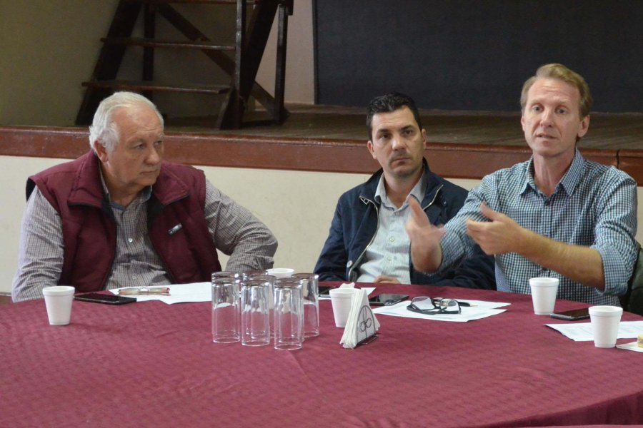 FOTO PRENSA COMUNA// LICITACION./ Adolfo Valent&iacute;n Ferrero, Mauro Gilabert y Gonzalo Toselli.