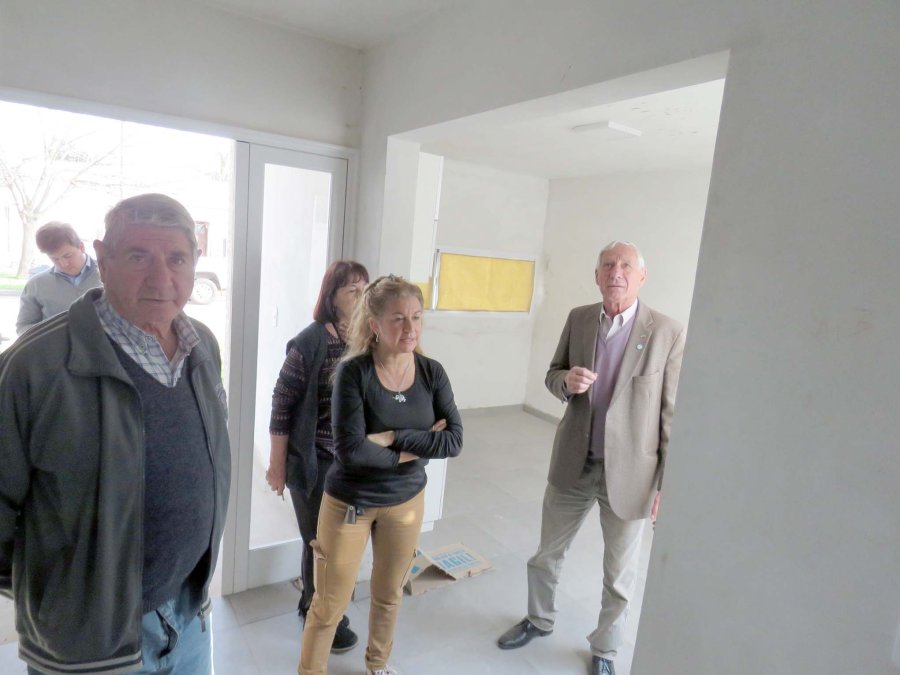 FOTO PRENSA MUNICIPALIDAD// MANTO BLANCO./ El titular del DEM visitando la obra.