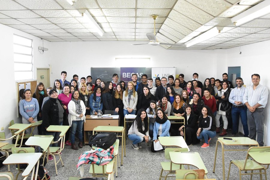 FOTO COMUNICACION UNRAF// BECADOS./ El estudiantado que logr&oacute; el beneficio.