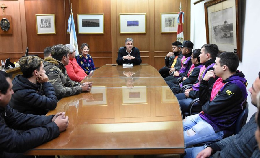 FOTO PRENSA MUNICIPAL ENCUENTRO. El intendente de la ciudad junto con los integrantes de las distintas batucadas de Rafaela.