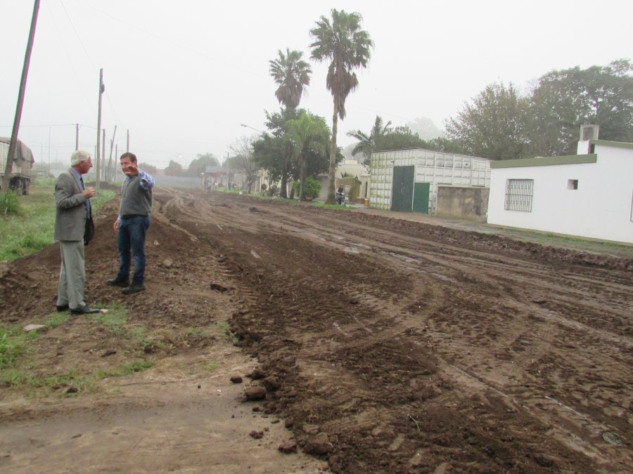 FOTO PRENSA MUNICIPALIDAD// OBRAS./El intendente, Hugo Boscarol, visitando las tareas que cumple personal municipal.