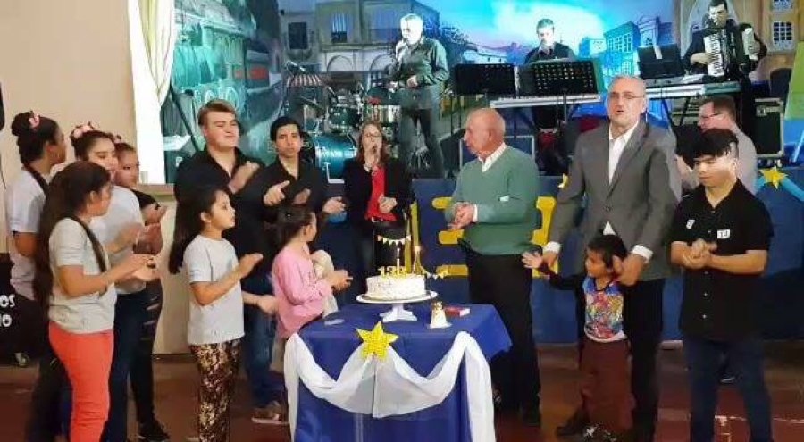 FOTO PRENSA AC// PATRONALES.//Las autoridades posando junto a la torta por el cent&eacute;simo trig&eacute;simo tercer aniversario.