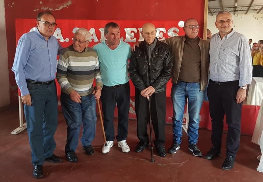 FOTO PRENSA AC// FESTEJO./ El legislador junto a directivos, exdirectivos y fundadores.