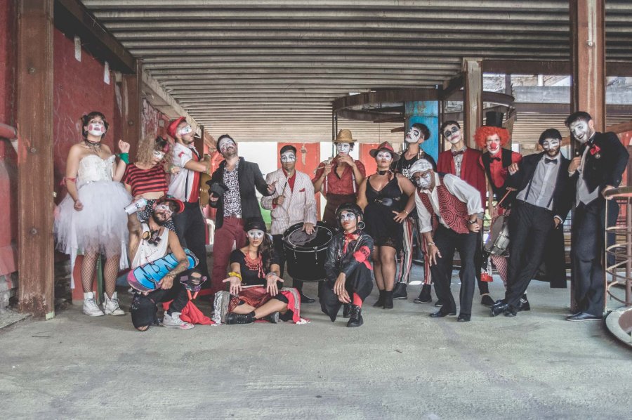 FALTA Y RESTO./ La consagrada murga volver&aacute; a nuestra ciudad.