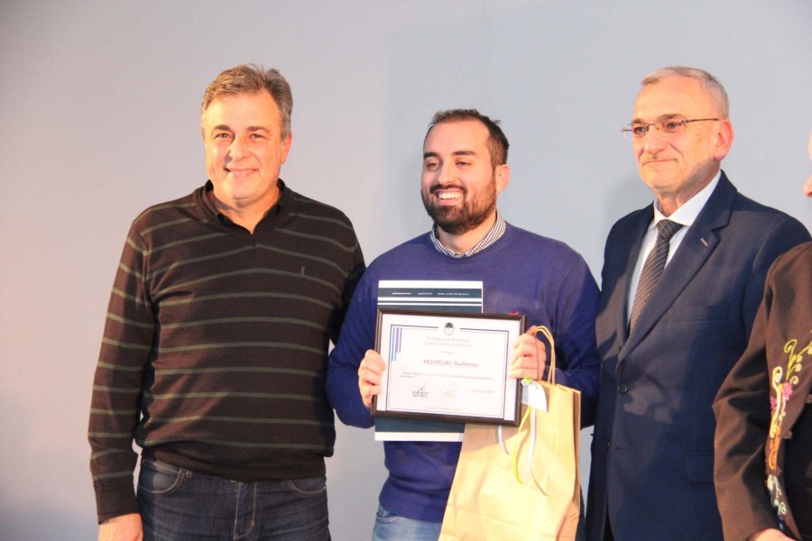 FOTO J. BARRERA./ GANADOR./ Guillermo Yachellini rodeado por Luis Castellano y Alcides Calvo.