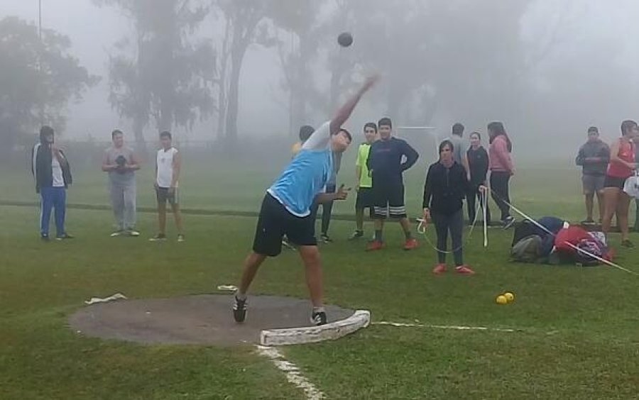FOTO PRENSA COMUNA// ATLETISMO./ La lehmense alcanzó un meritorio segundo puesto. DESTACADA ACTUACION./ Permitió el avance a la instancia departamental.