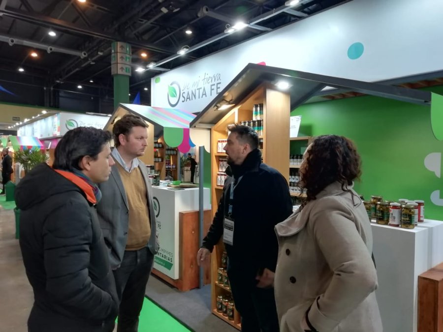 FOTO TWITTER STAND. "De Mi Tierra Santa Fe" tiene presencia en una muestra alimentaria federal.