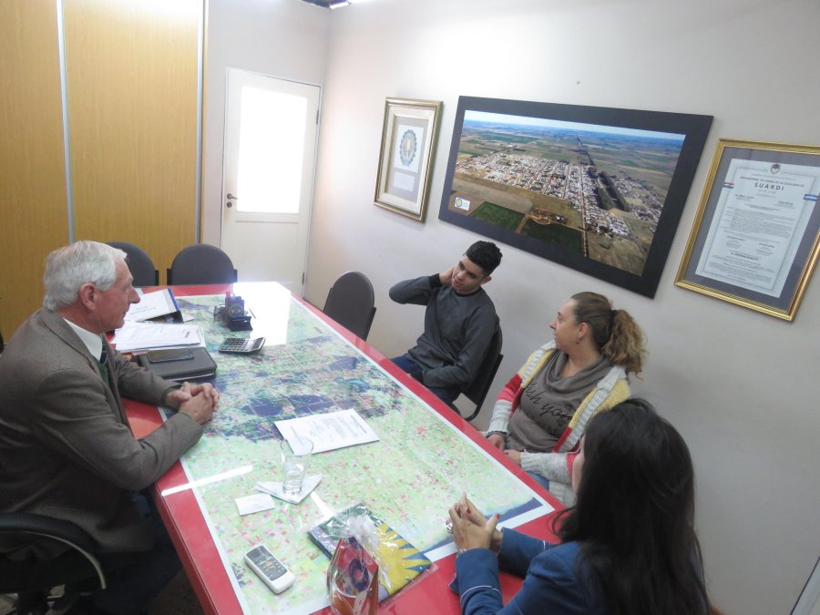 FOTO PRENSA MUNICIPALIDAD// VISITA//Instante de la recepci&oacute;n en el Municipio.