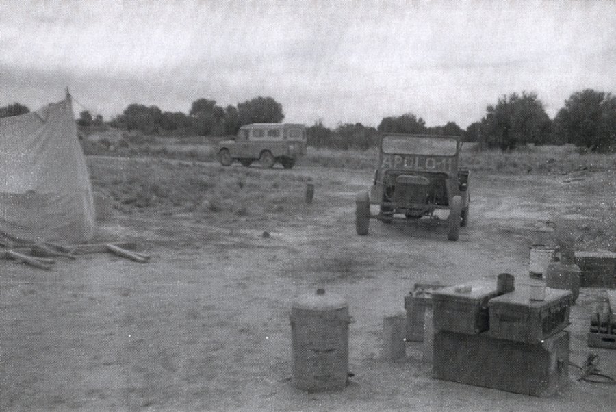 FOTO LA OPINION// MENSAJE./Enmarcado y traducido fue atesorado por los destinatarios rafaelinos. CELEBRACION./ A su modo, quienes investigaban en Campo del Cielo resaltaron el hecho con un mensaje en el veh&iacute;culo.