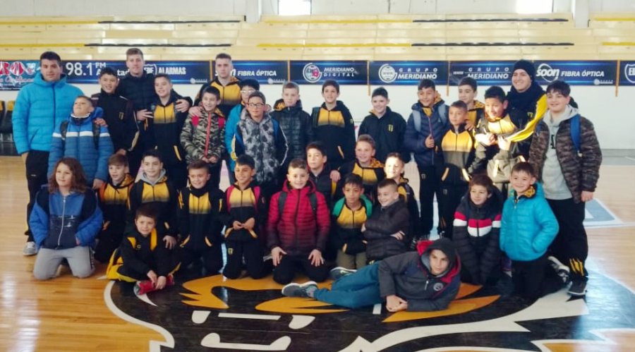 FOTO PRENSA LIBERTAD// DELEGACION.// Los peque&ntilde;os basquetbolistas que viajaron a Corrientes.