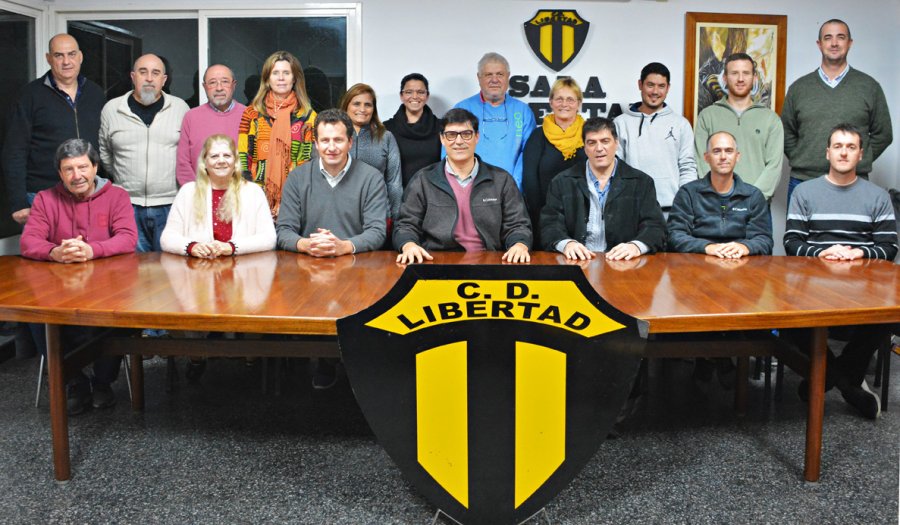 FOTO PRENSA LIBERTAD// COMISION DIRECTIVA./ Las nuevas autoridades de la instituci&oacute;n aurinegra.