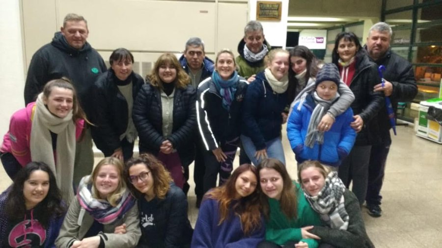 FOTO CP// DESPEDIDA// El grupo, ayer por la ma&ntilde;ana en el hall de la Municipalidad.