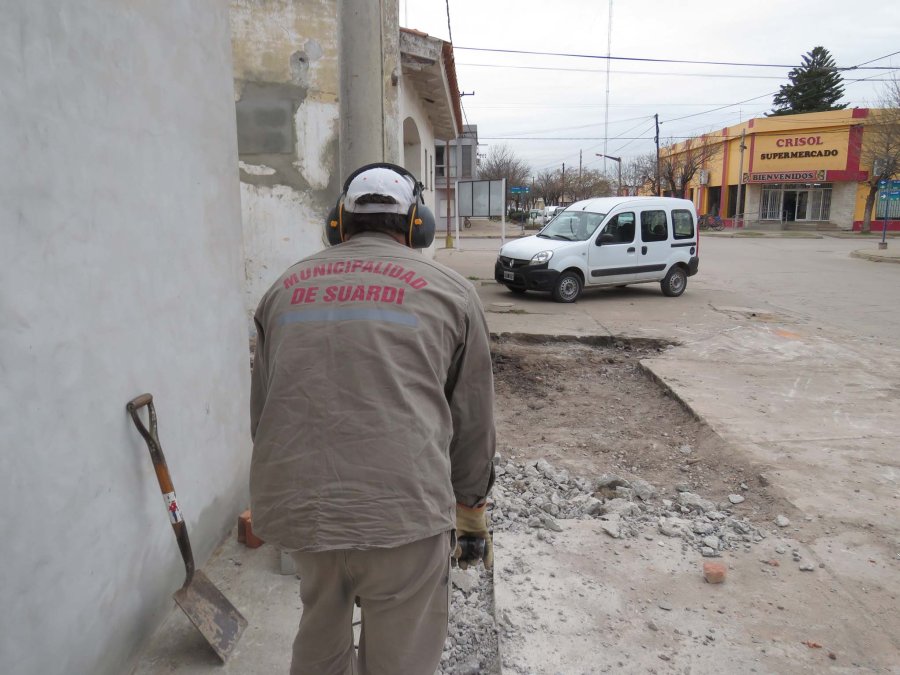 FOTO PRENSA COMUNA./ MULTIESPACIO./ Un corte que ejemplifica los sectores del espacio destinado a la exhibici&oacute;n y venta de obras de arte y otras actividades para la comunidad. TAREAS./ A buen ritmo avanzan los trabajos para adecuar el hist&oacute;rico sitio